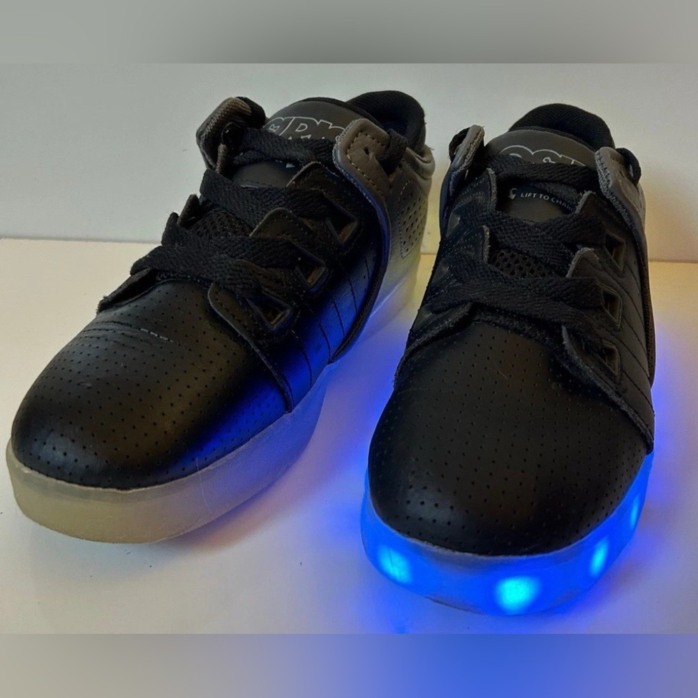 READ! Osiris D3V Shoes Youth Men’s Sz 5 80196 LED Light Up Chargable